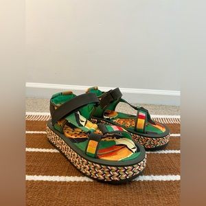 Farm Rio Green Toucan Flatform Raffia Velcro Sandals Size 8